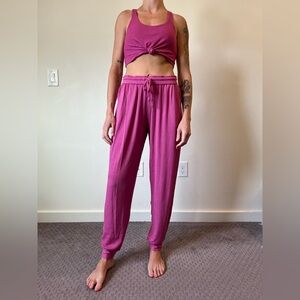 Alo Yoga set -  Knotted crop top and joggers